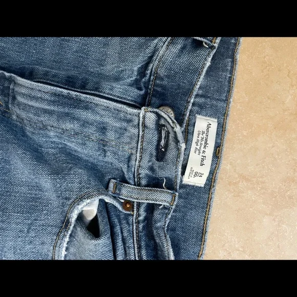 Abercrombie & Fitch 90’s Straight Ultra High Rise Jeans - Picture 3 of 5